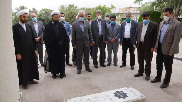 عطر افشانی و غبارروبی مزار شهدای گمنام دانشگاه فرهنگیان کردستان 3