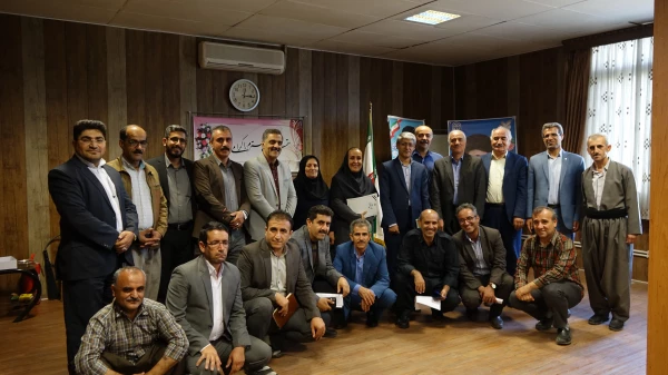 تجلیل از همکار بازنشسته پردیس شهید مدرس سنندج 3