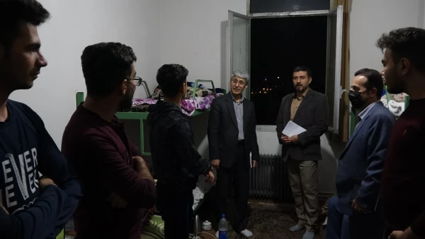 دیدار صمیمی و گفتگوی دوستانه مسئولین دانشگاه با دانشجویان خوابگاه 6