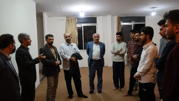 دیدار صمیمی و گفتگوی دوستانه مسئولین دانشگاه با دانشجویان خوابگاه 8