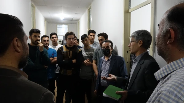 دیدار صمیمی و گفتگوی دوستانه مسئولین دانشگاه با دانشجویان خوابگاه 10