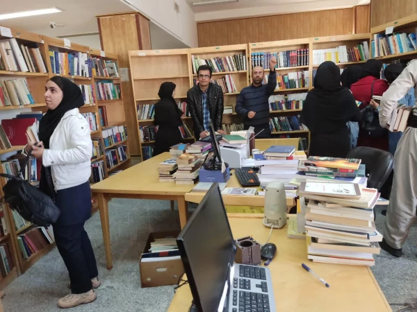 بازدید ازنمایشگاه کتاب دانشگاه کردستان 7
