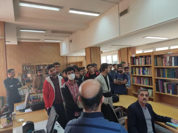 بازدید ازنمایشگاه کتاب دانشگاه کردستان 10