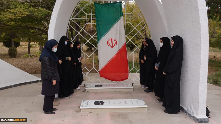 غبارروبی و عطر افشانی مزار شهدای گمنام دانشگاه فرهنگیان استان کردستان 3