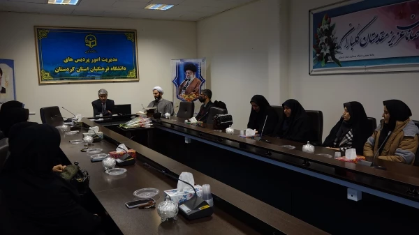 تجلیل از بانوان شاغل در دانشگاه فرهنگیان استان کردستان
 5