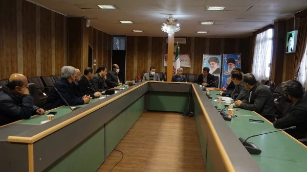 تجلیل از همکار بازنشسته در شورای اداری پردیس شهید مدرس سنندج
 2