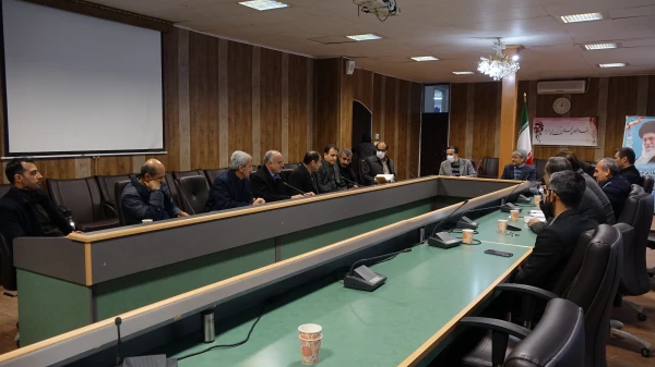 تجلیل از همکار بازنشسته در شورای اداری پردیس شهید مدرس سنندج
 3