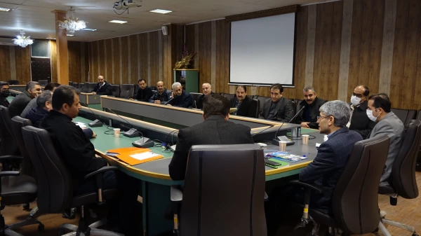 تجلیل از همکار بازنشسته در شورای اداری پردیس شهید مدرس سنندج
 4