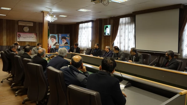 تجلیل از همکار بازنشسته در شورای اداری پردیس شهید مدرس سنندج
 6