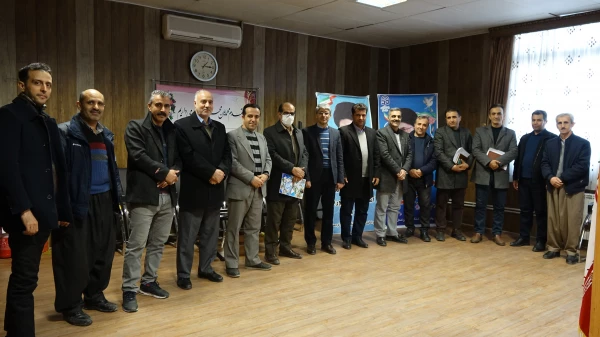 تجلیل از همکار بازنشسته در شورای اداری پردیس شهید مدرس سنندج
 9