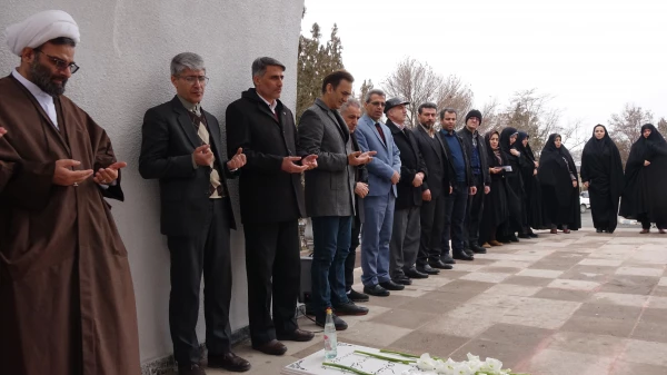 عطر افشانی و غبارروبی مزار شهدای گمنام دانشگاه فرهنگیان کردستان 5