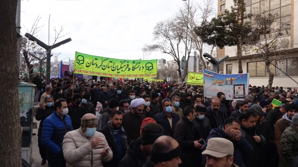 حماسه حضور انقلابی جامعه دانشگاه فرهنگیان کردستان در راهپیمایی یوم الله 22 بهمن 1401
 2