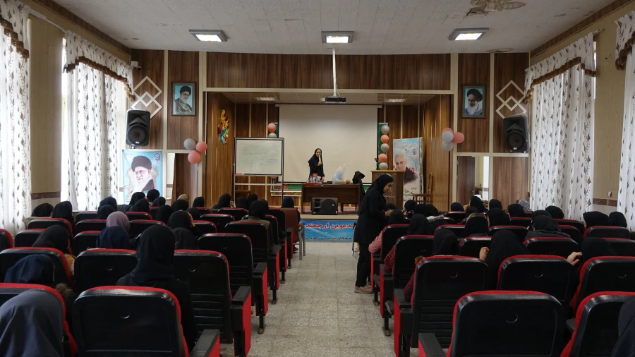 سومین جلسه دوره عملی حضوری تربیت مدرس امداد و نجات هلال احمر
 5