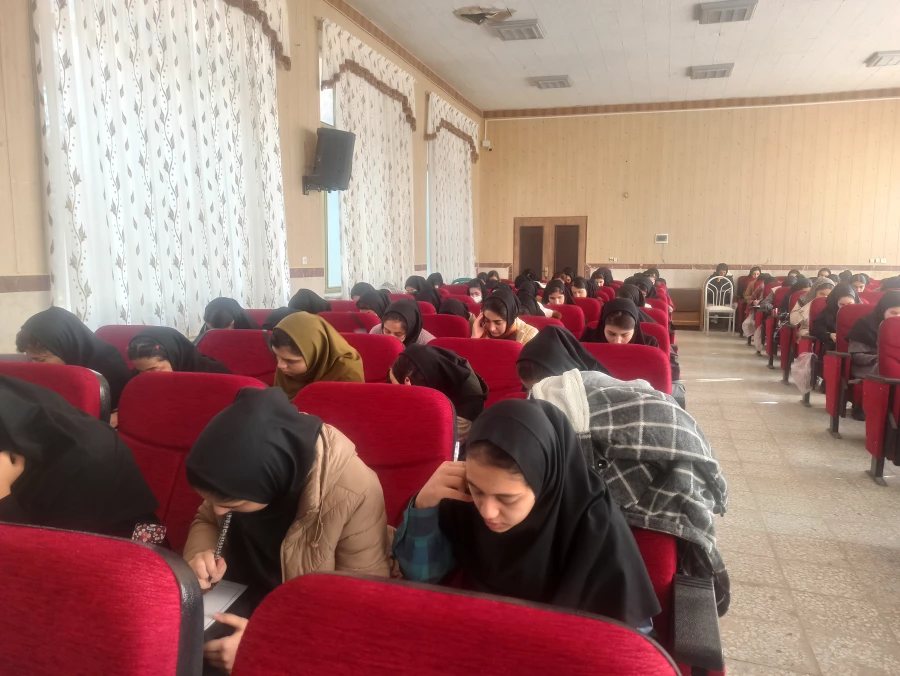 آزمون حضوری دوره عملی حضوری تربیت مدرس امداد و نجات هلال احمر
 4