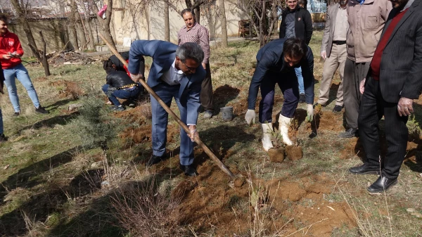 برگزاری مراسم روز درختکاری در دانشگاه فرهنگیان کردستان 7