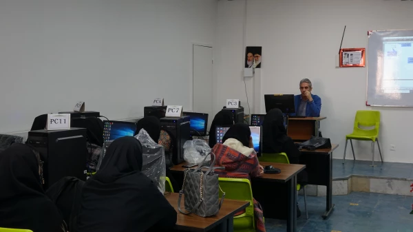 کارگاهی آشنایی با نحوه استفاده از امکانات کتابخانه ای و دسترسی به منابع علمی 4