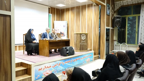 جلسه پرسش و پاسخ دانشجویان با رئیس و مسئولین 9