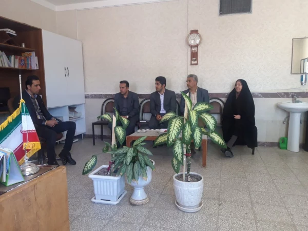 بازدید مسئولان و مدیران گروه های آموزشی دانشگاه فرهنگیان کردستان از مدارس مجری طرح کارورزی
 4