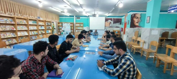 نشست کتابخوانی نقد کتاب ته کلاس ردیف آخر صندلی آخر  2