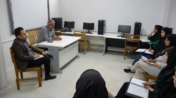  نشست کتابخوانی نقد کتاب ته کلاس ردیف آخر صندلی آخر 2