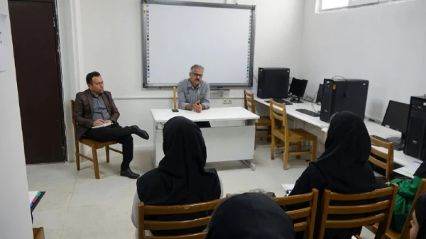  نشست کتابخوانی نقد کتاب ته کلاس ردیف آخر صندلی آخر 4