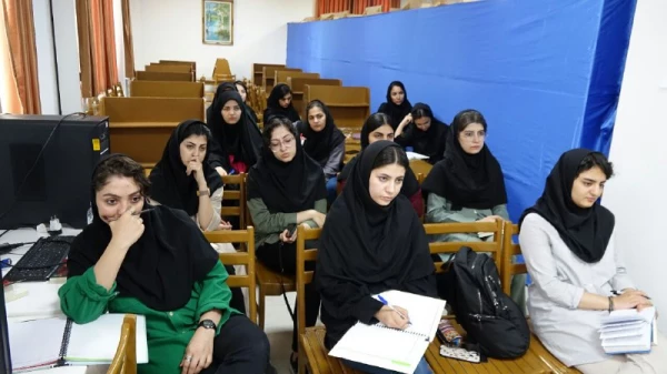  نشست کتابخوانی نقد کتاب ته کلاس ردیف آخر صندلی آخر 5