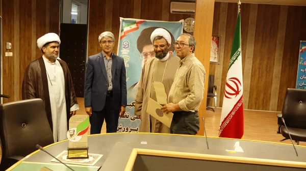 مراسم تجلیل از اساتید فعال بسیجی در دانشگاه فرهنگیان استان کردستان 6