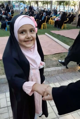 طرح هدیه دادن(بسته فرهنگی) به افراد با حجاب در روز ملی حجاب و عفاف
 5