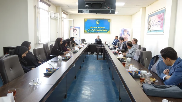 تجلیل از همکار بازنشسته در شورای اداری پردیس بنت الهدی صدر سنندج 3