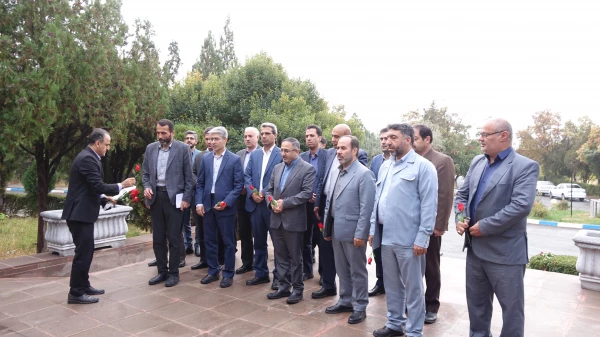 عطر افشانی و غبارروبی مزار شهدای گمنام دانشگاه فرهنگیان کردستان
 2