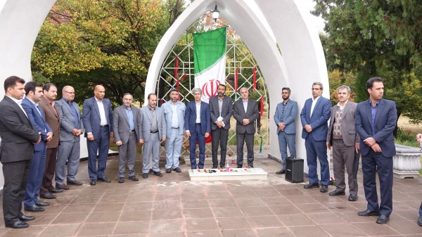 عطر افشانی و غبارروبی مزار شهدای گمنام دانشگاه فرهنگیان کردستان
 5