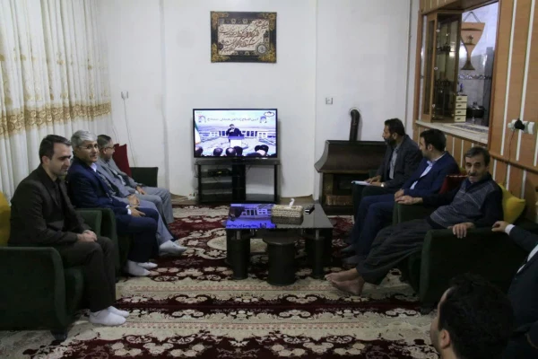 دیدار معاون حقوقی و امور مجلس وزیر آموزش و پرورش با خانواده شهید دانش آموز «اسعد رضایی» در سنندج 2