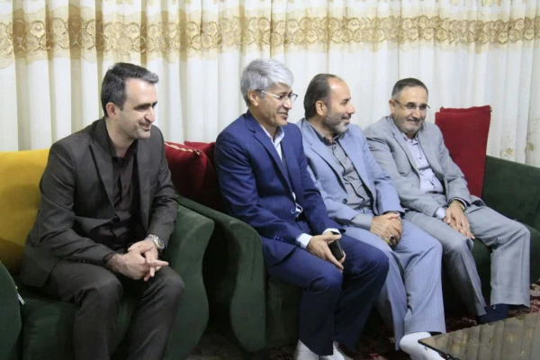 دیدار معاون حقوقی و امور مجلس وزیر آموزش و پرورش با خانواده شهید دانش آموز «اسعد رضایی» در سنندج 3