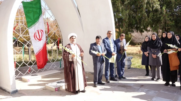 عطر افشانی و غبارروبی مزار شهدای گمنام دانشگاه فرهنگیان کردستان 3