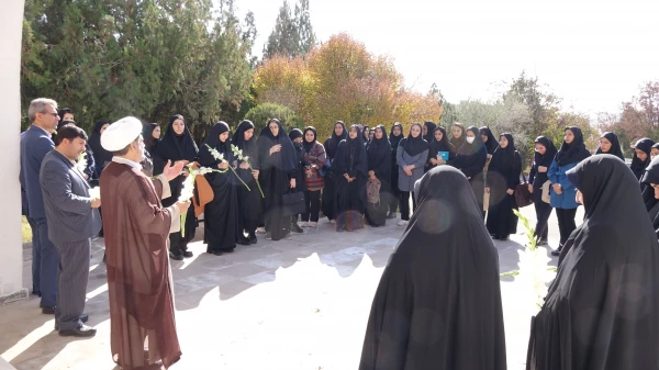 عطر افشانی و غبارروبی مزار شهدای گمنام دانشگاه فرهنگیان کردستان 5