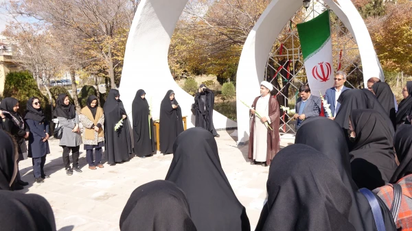 عطر افشانی و غبارروبی مزار شهدای گمنام دانشگاه فرهنگیان کردستان 6