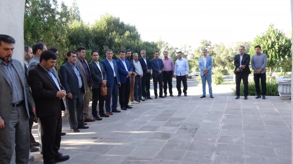 آیین غبارروبی و عطرافشانی مزار شهدای دانشگاه فرهنگیان استان کردستان
 4