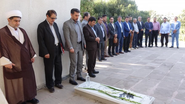 آیین غبارروبی و عطرافشانی مزار شهدای دانشگاه فرهنگیان استان کردستان
 5