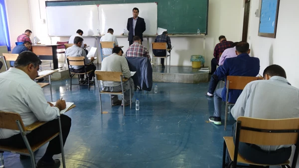 بازدید ریاست دانشگاه فرهنگیان کردستان از روند برگزاری آزمون اصلح 7