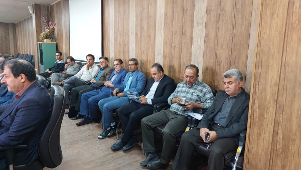 نشست هم اندیشی ریاست دانشگاه با اعضای هیئت علمی و ماموران آموزشی
 11