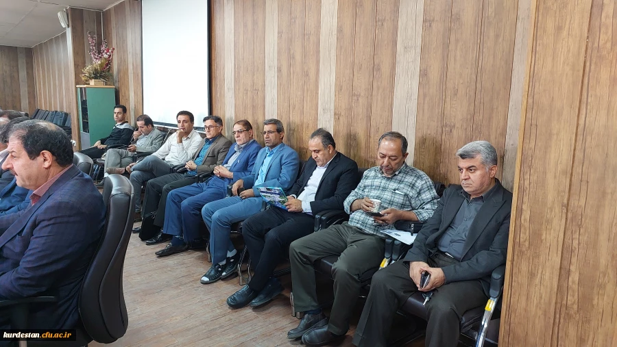 نشست هم اندیشی ریاست دانشگاه با اعضای هیئت علمی و ماموران آموزشی
 11