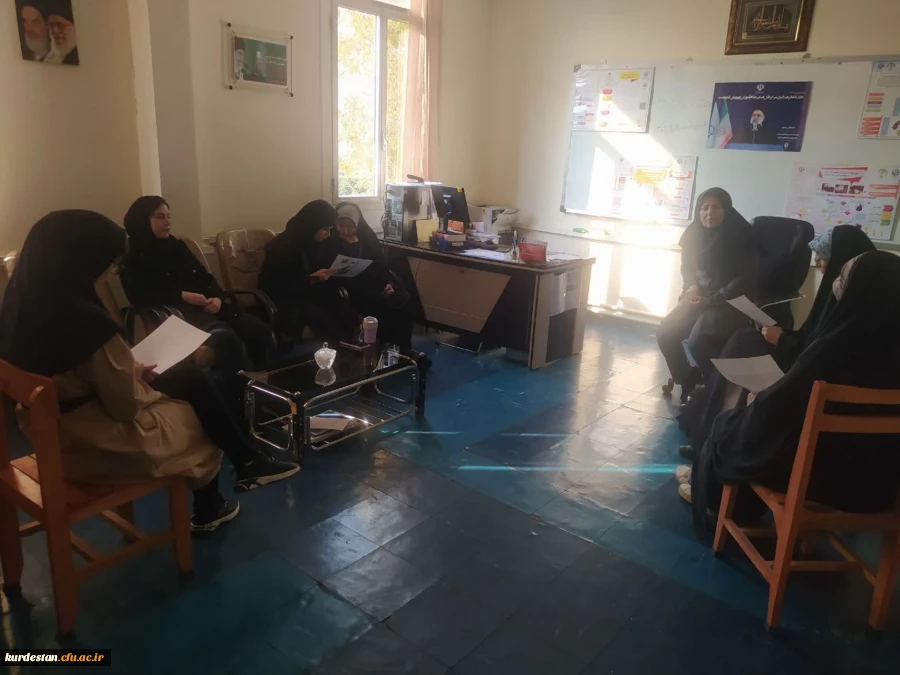 جلسه هماهنگی با حضور کارشناس مسئول واحد فرهنگی پردیس و دبیران کانون های مربوطه 2