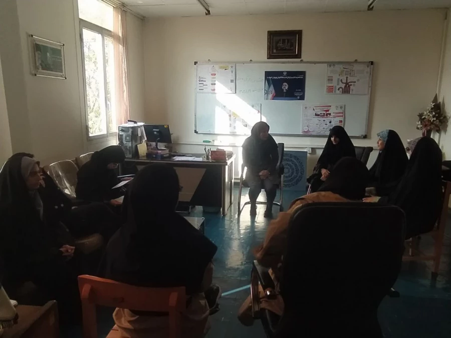 جلسه هماهنگی با حضور کارشناس مسئول واحد فرهنگی پردیس و دبیران کانون های مربوطه 3