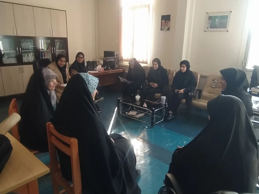 جلسه هماهنگی با حضور کارشناس مسئول واحد فرهنگی پردیس و دبیران کانون های مربوطه 4