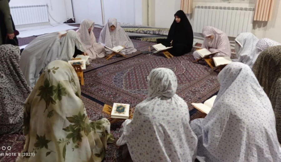 اولین جلسه از سلسله نشست های آشنایی با سیره حضرت فاطمه(س) 4