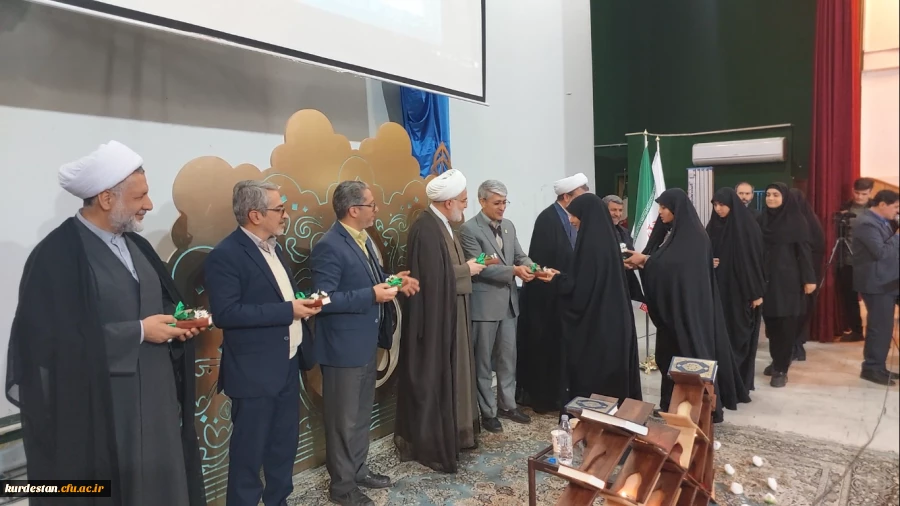 ویژه برنامه قرآن؛ معنویت، مقاومت و شهادت 12