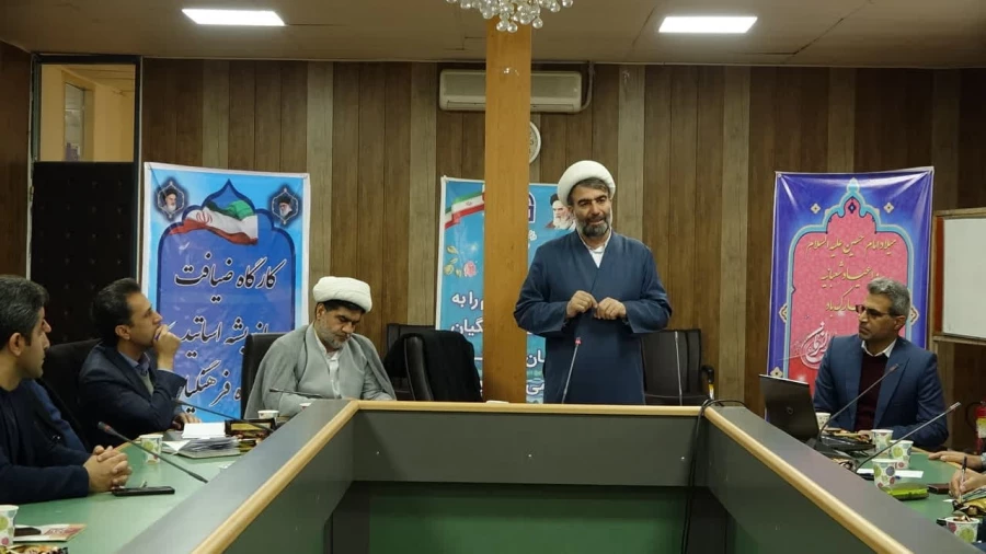 نشست هم اندیشی اساتید و کارکنان با موضوع «نقش ادیان در شکل دهی آینده» 2