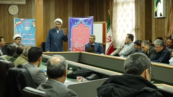 نشست هم اندیشی اساتید و کارکنان با موضوع «نقش ادیان در شکل دهی آینده» 4