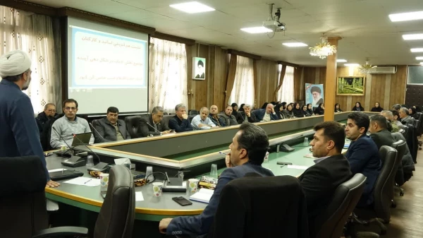 نشست هم اندیشی اساتید و کارکنان با موضوع «نقش ادیان در شکل دهی آینده» 5