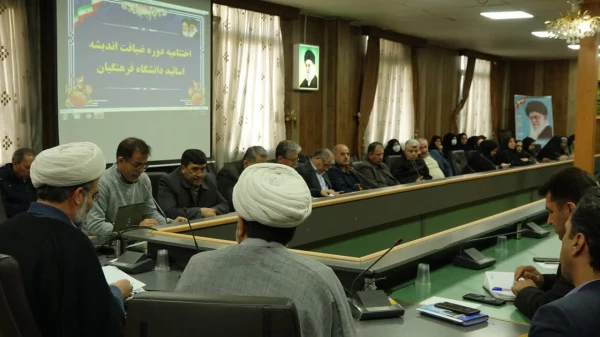 نشست هم اندیشی اساتید و کارکنان با موضوع «نقش ادیان در شکل دهی آینده» 8